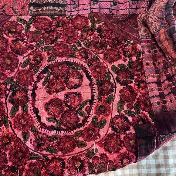 Large Guatemalan embroidered patchwork duffle bag. - Picture 5 of 10
